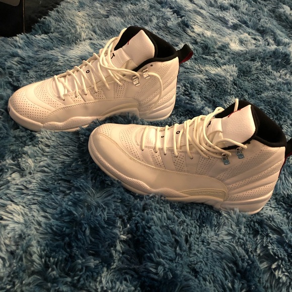 Jordan’s Retro 12 Rising Sun. - Picture 3 of 6